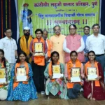 गुणवंत विद्यार्थ्यांसमवेत